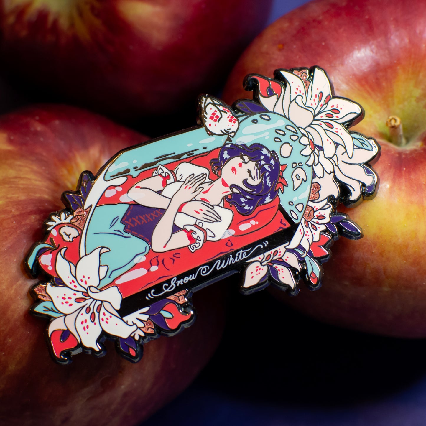 [Fairy Tale] Snow White Enamel Pin